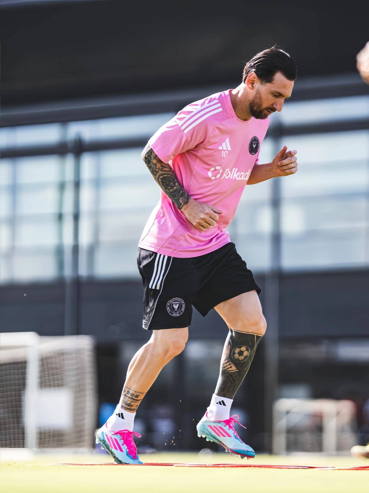 梅西重要时刻刷新纪录，塞尔维亚队带队取胜！